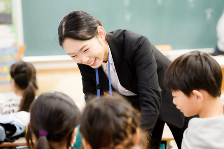東京未来大学 足立区との連携により、実習やインターンシップ先が豊富です。実践的カリキュラムでより成長できます。