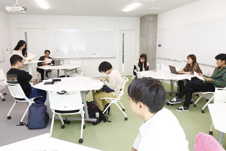 城西大学 理解度に合わせた少人数のクラスに分かれて授業を受けます