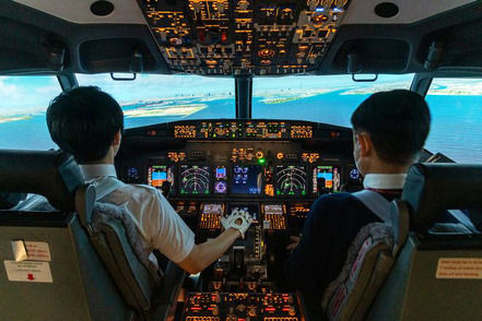 桜美林大学 航空管制、航空機管理、空港管理、パイロットの4つのフィールドでプロを目指します。