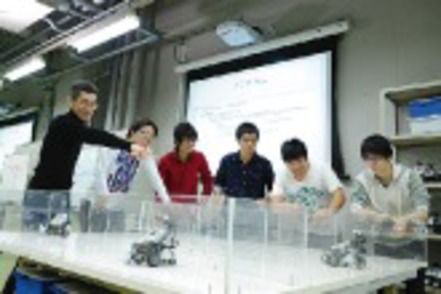 拓殖大学 学科を超え、各専門の知と技をつなげる「コラボレーションコース」を推進し、学際的な学びを後押しします