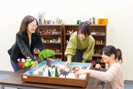 常磐大学 「こころ」の働きを実験や検査、調査などを通して学びます。