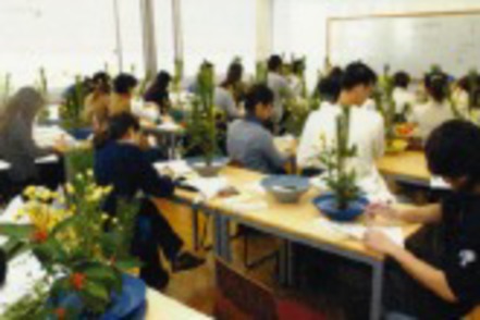 国士舘大学 もちろん日本もアジアの一部。茶道や華道も学びます