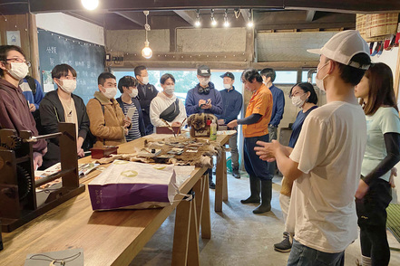 江戸川大学 現代社会学科では、フィールドワークの基礎を学び、現地で観察や見学、インタビューを実践します