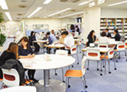 駿河台大学の特長３