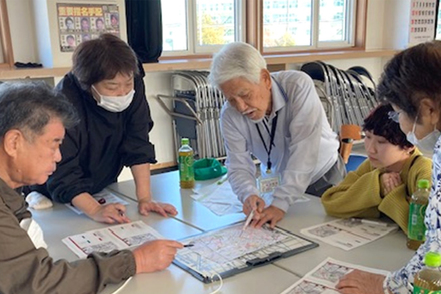 北海道科学大学 メモや写真などの記録を確認しながらまちを見直す時間