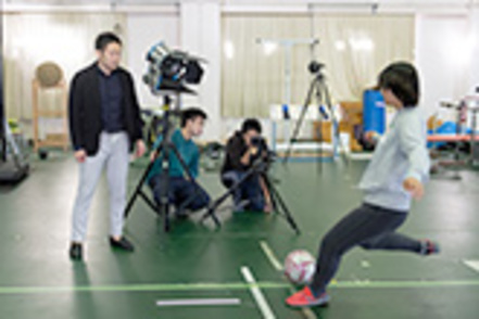 国際武道大学 科学的な理論や数値で、アスリートのパフォーマンス向上に貢献するスポーツバイオメカニクス