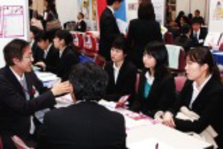 明治薬科大学 「就職支援プログラム」では、企業合同セミナーやキャリアガイダンスなどが充実
