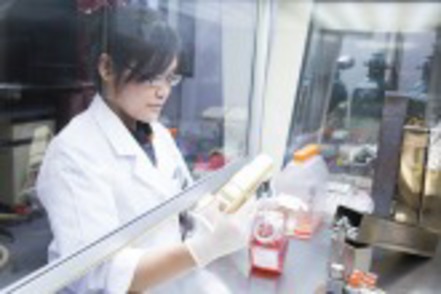 明治薬科大学 両学科とも実習授業が豊富。学内外の最新設備を備えた環境で実践的に学びます