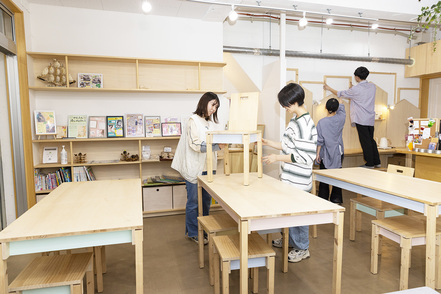 日本工業大学 「インテリアデザインラボ」木工の機械工具が揃った家具工房。気軽にものづくりに取り組める。専任の教員がサポートしてくれる