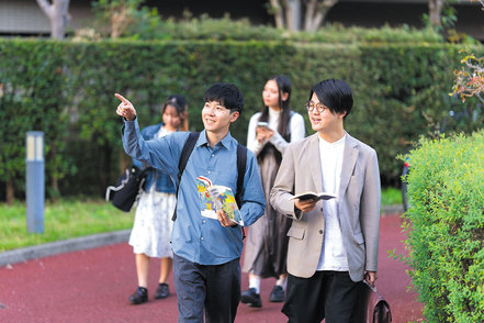 淑徳大学 歴史学科のフィールドワークでは、身近な史跡・遺跡などを訪れ、歴史的な視点を養います。