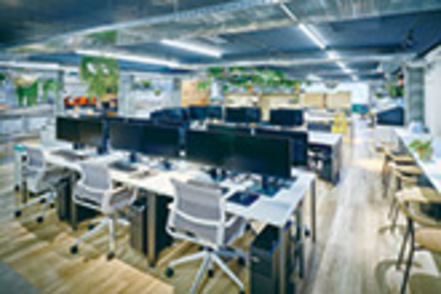 開志専門職大学 3Dプリンターやレーザーカッター等の最新設備を備え、IoTやロボティクスの研究開発拠点であるKAISHI LAB。