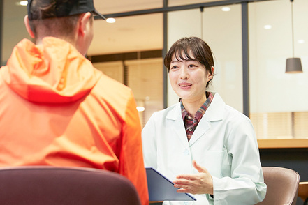 順天堂大学 順天堂は6つの附属病院があり、高度先進医療を提供。専門性の高い病院で調剤、服薬指導の実習を展開しています