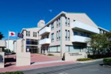 順天堂大学 ベイ・エリアという、新しい都市の中にある浦安キャンパスは、緑豊かで落ち着いた雰囲気の教育環境です