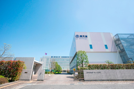 順天堂大学 キレイで設備が整っているキャンパス！授業では、最新の医療機器を使いながら学びます。2024年に新校舎が完成しました