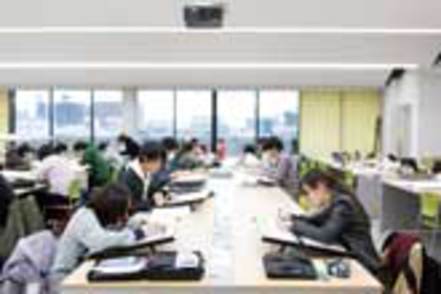 京都美術工芸大学 他大学では在学中に受験できない建築士試験（一級・二級・木造）やインテリアプランナー試験の在学中合格が可能です。