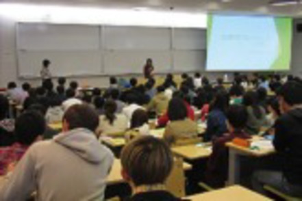 大東文化大学 新入生対象「フレッシュマンセミナー」では、先輩から大学生活についてアドバイスを貰えます。（政治学科）