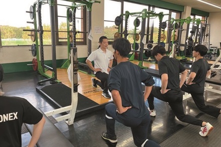 大東文化大学 各種トレーニングが心身に与える影響について学修するとともに筋力トレーニングについて実践的に学びます。