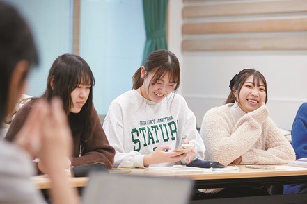 大東文化大学 留学生・日本人学生の合同グループによる活動を通し、日本語・日本語教育の事例を教え学び合います。