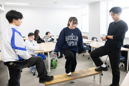 武蔵野大学 人間の心理、生命、社会行動を科学方法論に基づき研究することで、人生に起こるさまざまな課題を分析し解決する力を培います。