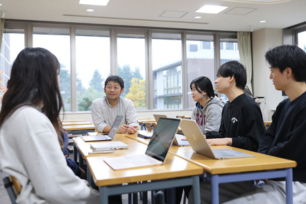 武蔵野大学 少人数の学修グループを作るなど、本学独自の国家試験対策で徹底サポート。