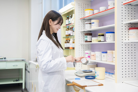 武蔵野大学 徹底した少人数制により学生と教員の距離が近いことが、質の高い学修と高い国家試験合格率につながっています。