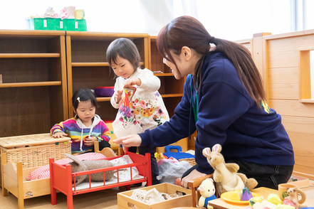 武蔵野大学 附属幼稚園や附属有明こども園があるため1年次から子どもと触れ合う機会が多くあり、実践力を養う環境が整っています。