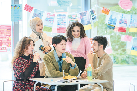 京都外国語大学 留学生も日本人も共に学びあう4年間