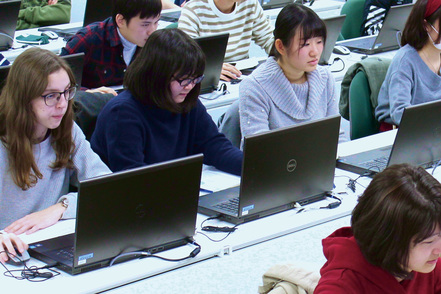 中央大学 基礎から応用まで段階的に学べるプログラミング演習科目も豊富に用意