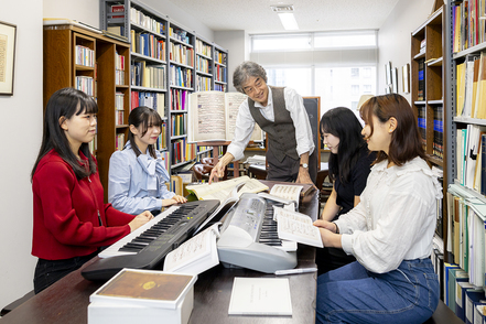 青山学院大学 「比較芸術学演習」 中世ルネサンス～バロック時代の音楽史を学びます［比較芸術学科］