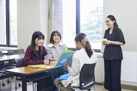 青山学院大学 「教育・学校心理学」子どもたちの多様な背景と学びのスタイルを尊重し、心を支え、育てる実践的な方法を探求します［心理学科］