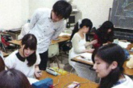 青山学院大学 「心理学実験」で、実験・観察・調査・検査等に自ら取り組みます［心理学科］