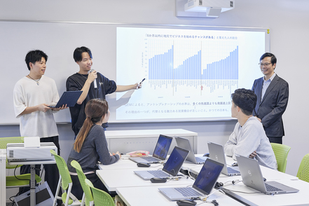 青山学院大学 「Global Economy and Finance」技術革新と人口動態の課題分析を行う演習です［国際経済学科］