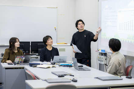 青山学院大学 「演習」 アジア経済の多様な課題を英語で議論し、思考を深める力と英語による発信力を養います［地球社会共生学科］