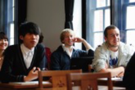 立教大学 春・夏季休暇期間中には、希望者を対象として、経済の専門的英語力が身につく海外プログラムもあります。