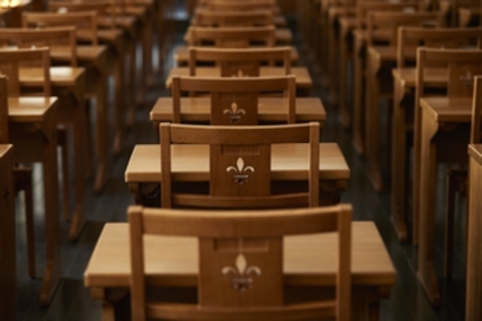 立教大学 文学科は5専修で構成され入試は専修毎に行います。史学科は2年次から3専修、教育学科は3年次から2専攻に分かれ学修を深めます。