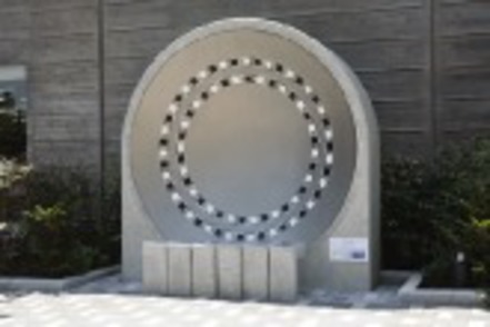 立教大学 周囲の音が大きく聞こえる装置など、新座キャンパスにはさまざまな心理学研究体験装置があります。