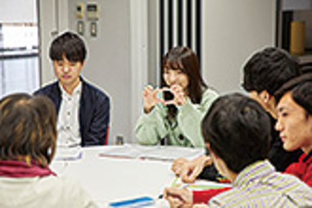 法政大学 ゼミ同士の交流を深めることと、1年生へのゼミ選択の情報提供が目的の研究発表会