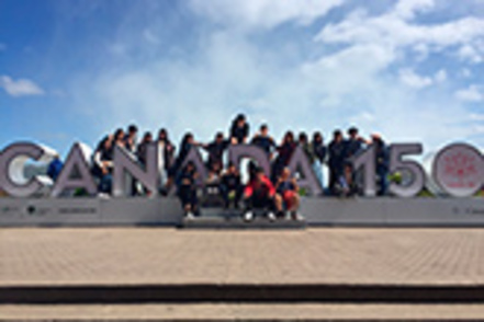 法政大学 入学からの1年半で留学レベルの語学力を修得し、2年次の秋学期に原則、全員が世界10か国7言語圏へ留学します