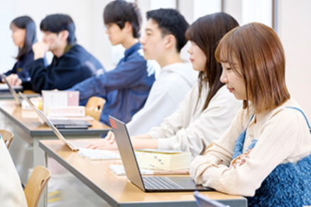 早稲田大学 広大な研究領域の中から、自分の関心がある研究テーマを選んで、とことん探究できます