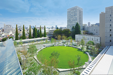 早稲田大学 戸山キャンパスにある「早稲田アリーナ」は各種式典の開催などにも利用されます