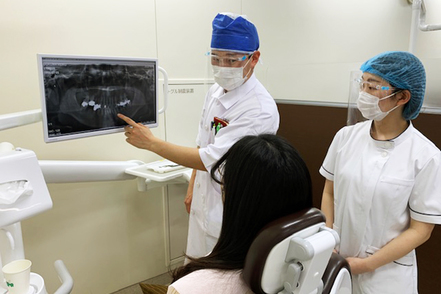 日本大学 1年次から始まる全学年を通じた臨床実習により、知識をベースとした確実な診療技術を修得するための教育環境を完備しています。