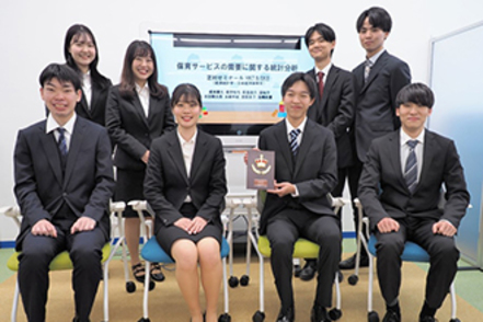 日本大学 ゼミナールでは、チームで課題に取り組むことを通じてビジネススキルを養います。学外の学術大会でも優秀な成績を収めています。