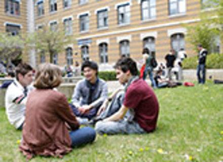 名古屋外国語大学の特長１