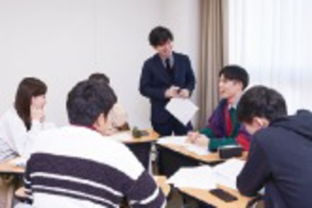 関西大学 多様な領域を横断的に学び、現代社会の諸問題を発見する力、解決の方法を見出す力を養います