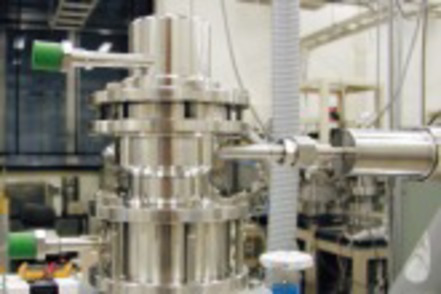 関西大学 ナノサイズ（10億分の1メートル)の粒子を測定する装置。排気ガスなど空気環境の研究を行います