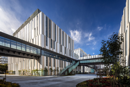 東洋大学 「なかみち広場」は学部の枠を越えて、情報連携学部、福祉社会デザイン学部の学生たちとをつなぐ学生活動の拠点に。