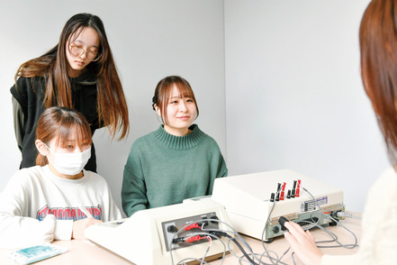 実践女子大学 心理学実験（生活心理専攻）／さまざまな実験を通して、データ収集に関する基本的な知識や考え方を身につけます