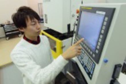 東京工科大学 産学連携により学内外で約2ヵ月間の就業経験を行う「コーオプ教育」を採用。学ぶ意欲や実践力、就業力の向上を図ります