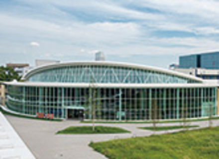 神田外語大学の特長２