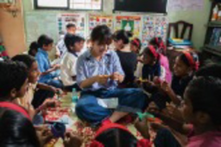 神田外語大学 1年次「海外スタディ・ツアー」の訪問先の一つ、インドでは、貧困など多様な社会課題について考えます